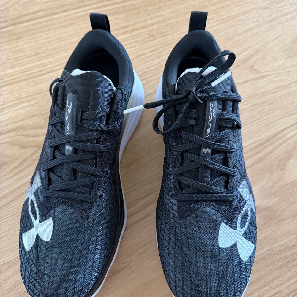 Velocity Men’s size 8.5 women sz 10 Black Athletic Running Shoes Under Armour